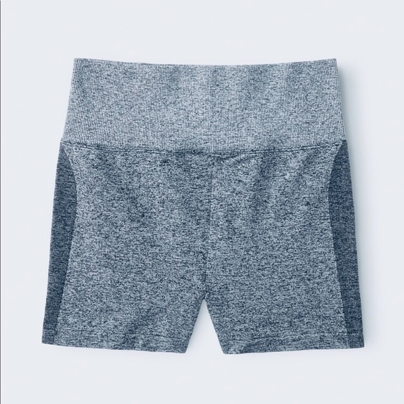 PINK VICTORIA SECRET SEAMLESS WORKOUT SHORTIE - Picture 4 of 6